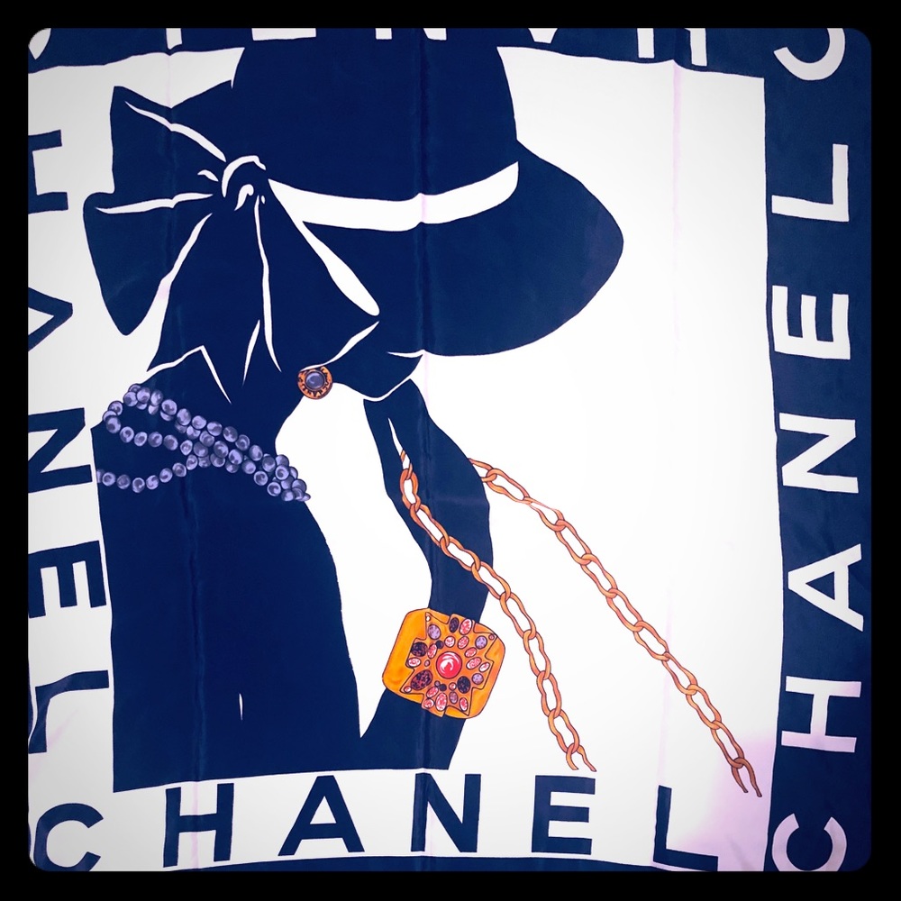 CHANEL RUE DE CAMBON LADY SILK SCARF 💙